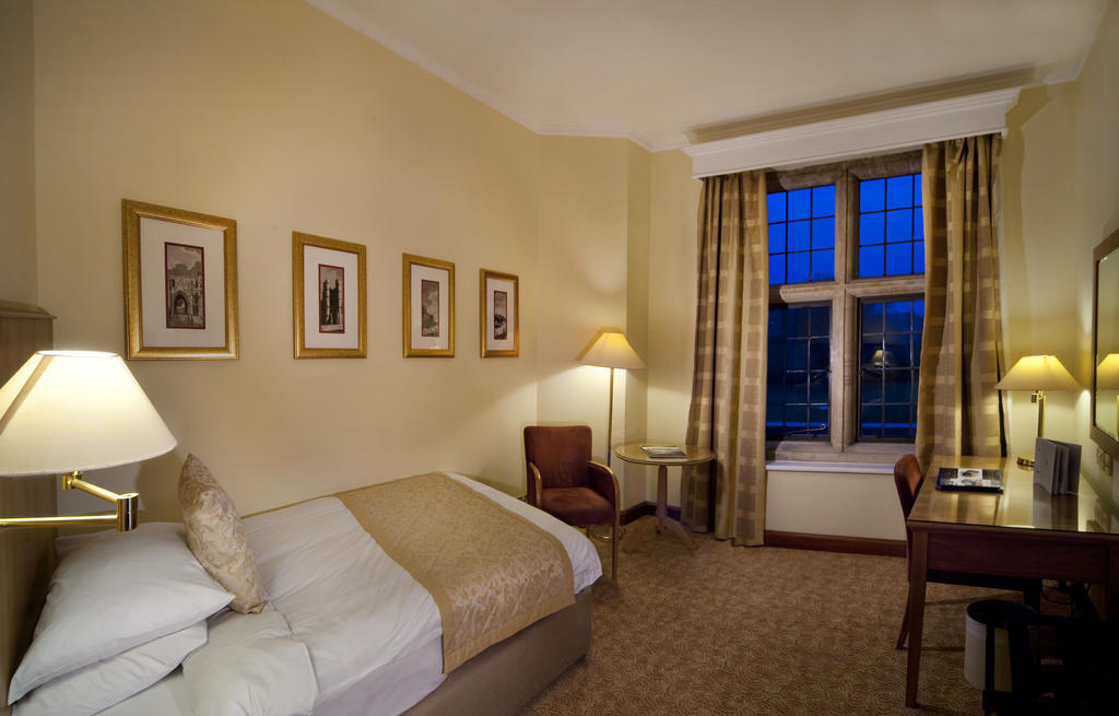 Savill Court Hotel Windsor Room photo